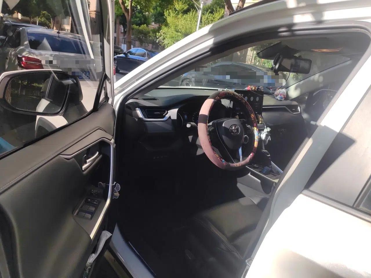 Toyota Wildlander 2022 Dual-Engine 2.5L E-CVT Two-Wheel Drive Prestige Edition — миниатюра 16