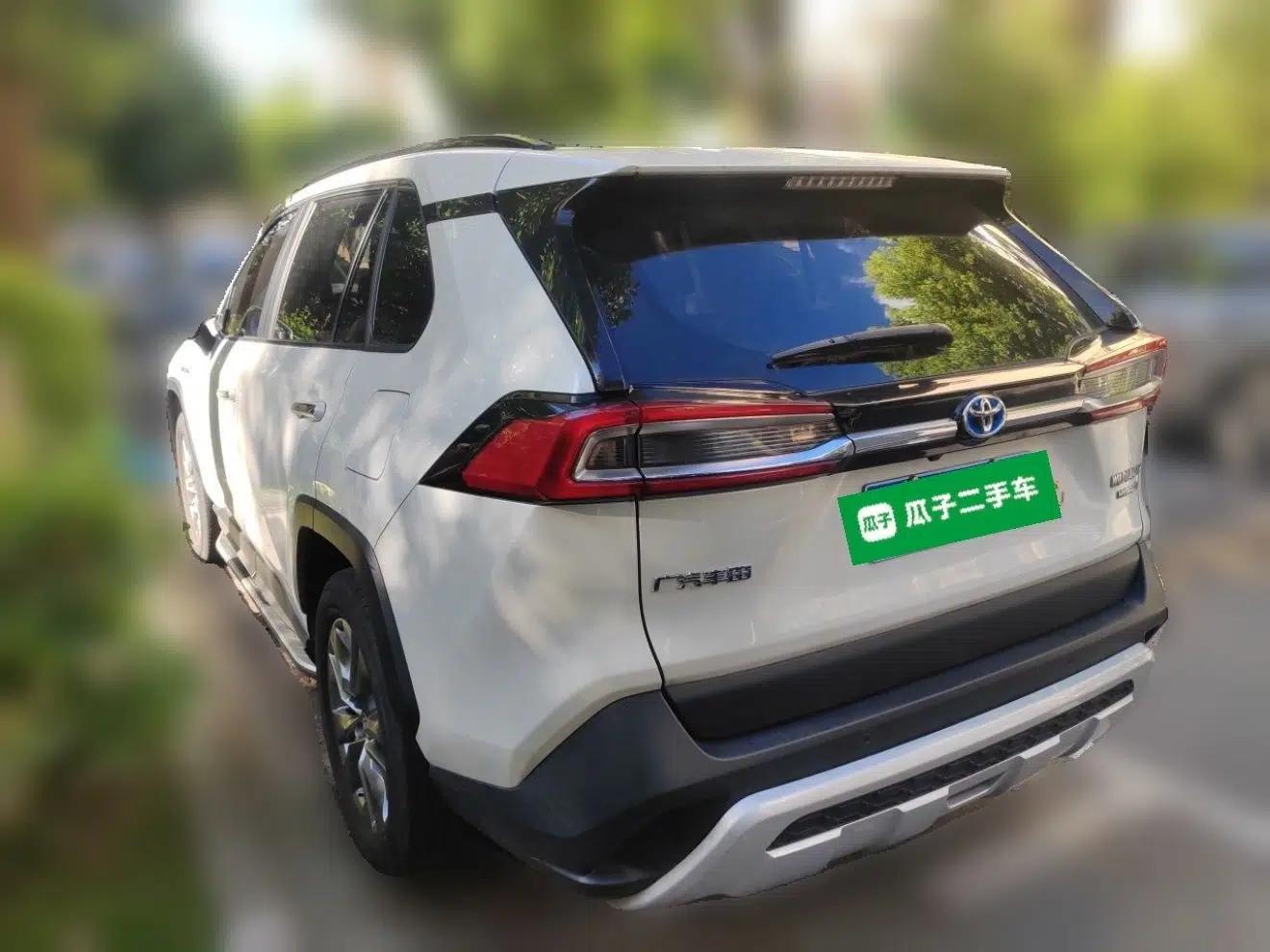 Toyota Wildlander 2022 Dual-Engine 2.5L E-CVT Two-Wheel Drive Prestige Edition — миниатюра 4