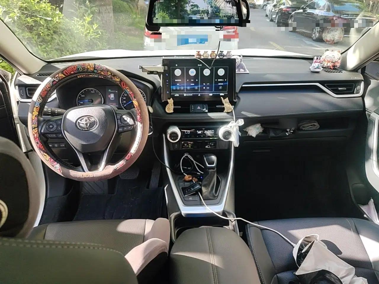 Toyota Wildlander 2022 Dual-Engine 2.5L E-CVT Two-Wheel Drive Prestige Edition — миниатюра 9