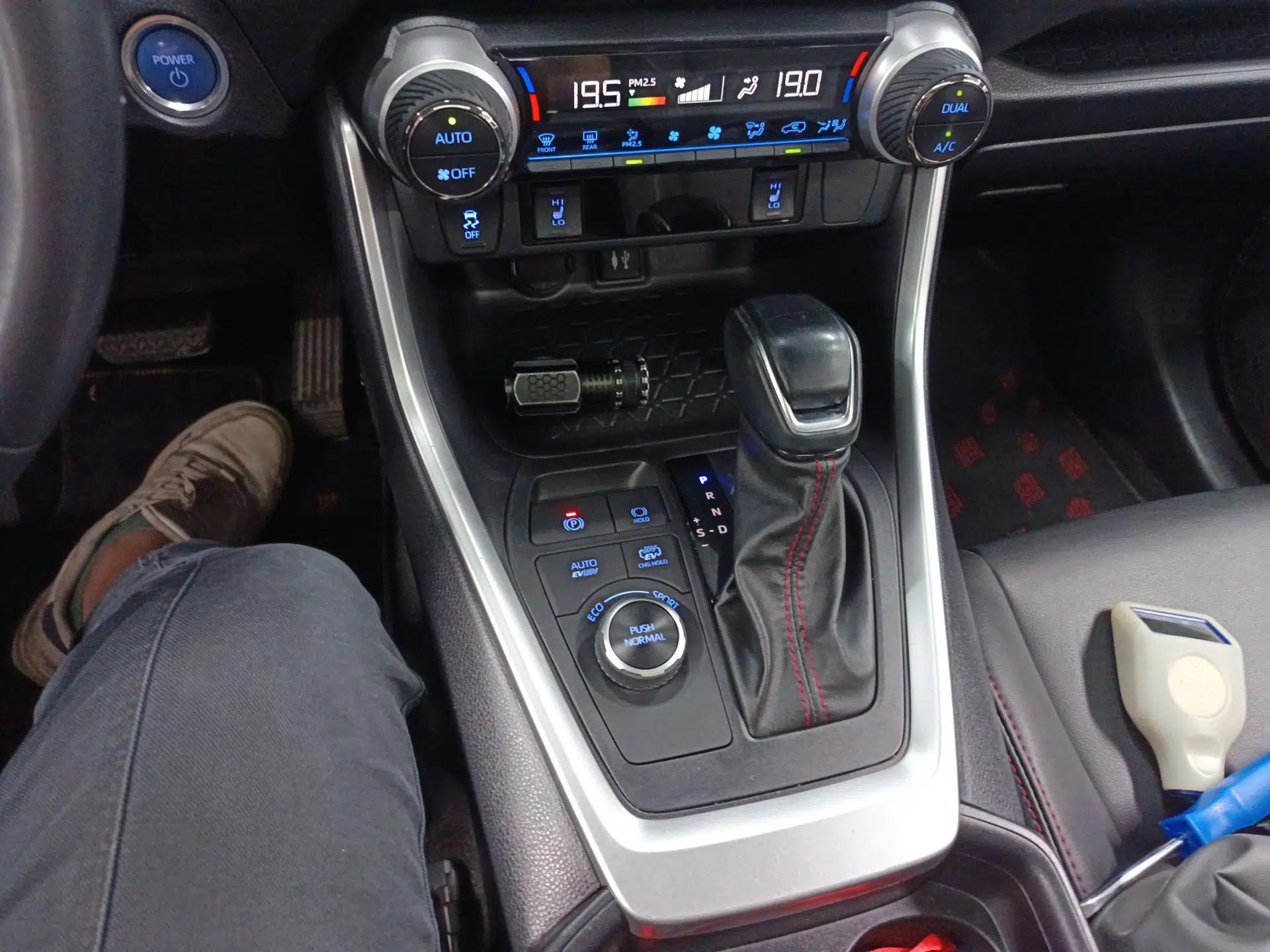 Toyota Wildlander New Energy 2021 High-Performance Edition 2.5L Two-Wheel Drive Powerful Version — миниатюра 16
