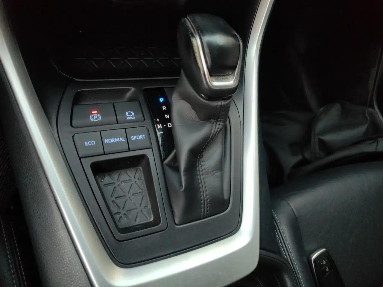 Toyota Wildlander 2021 2.0L CVT Two-Wheel Drive Luxury Edition — миниатюра 14