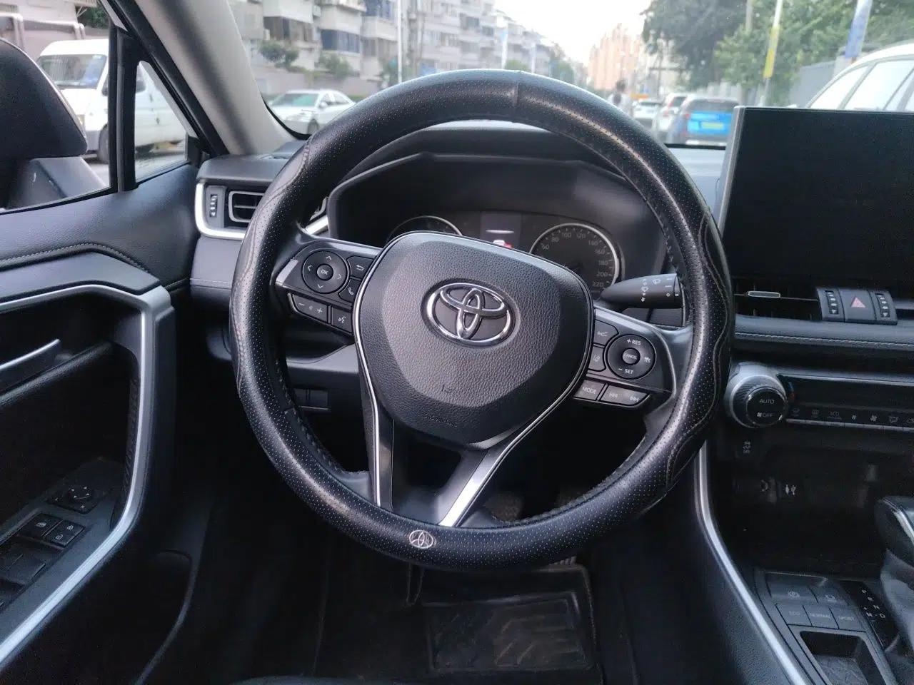 Toyota Wildlander 2021 2.0L CVT Two-Wheel Drive Luxury Edition — миниатюра 10