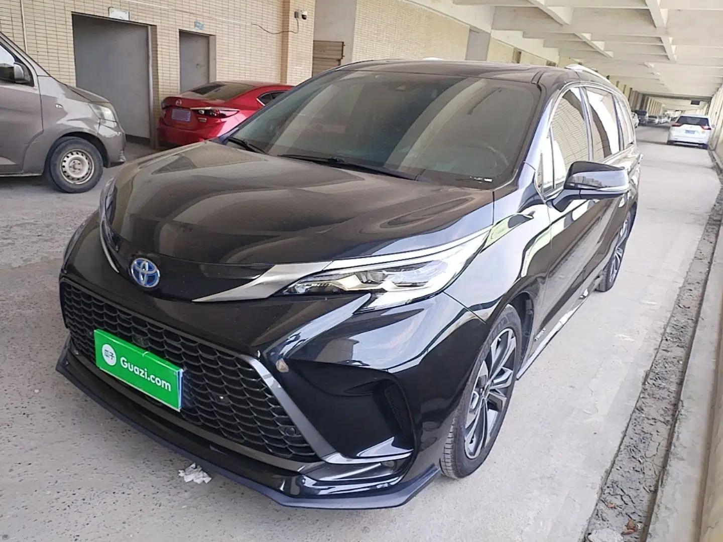 Toyota Granvia 2022 2.5L Hybrid Flagship Edition — миниатюра 1