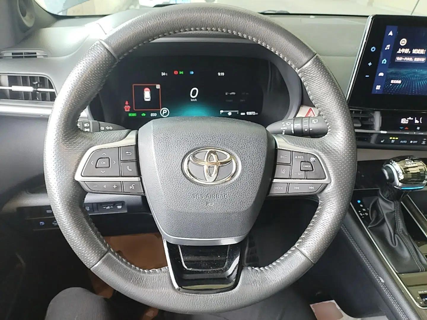 Toyota Granvia 2022 2.5L Hybrid Flagship Edition — миниатюра 13