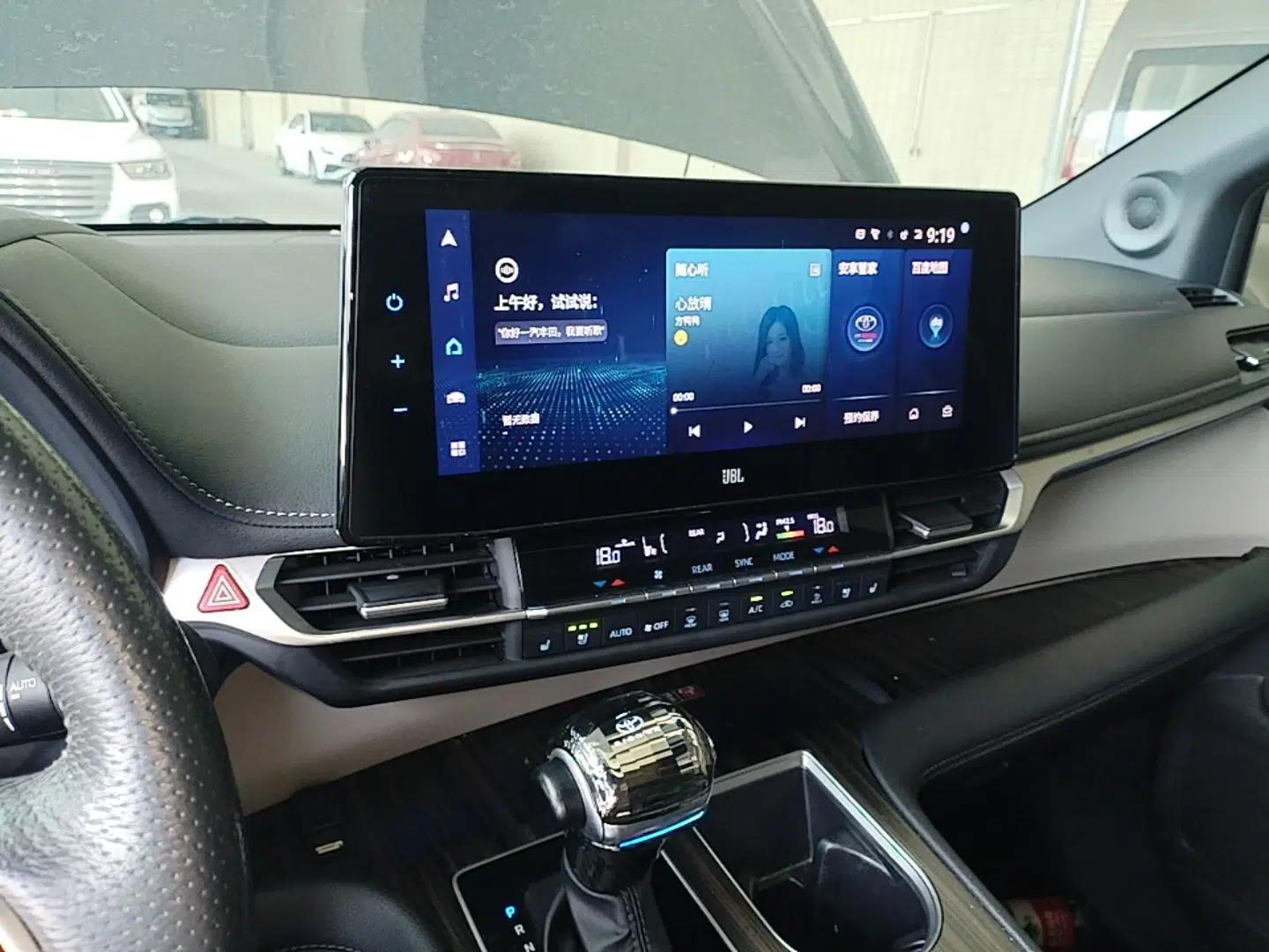 Toyota Granvia 2022 2.5L Hybrid Flagship Edition — миниатюра 15