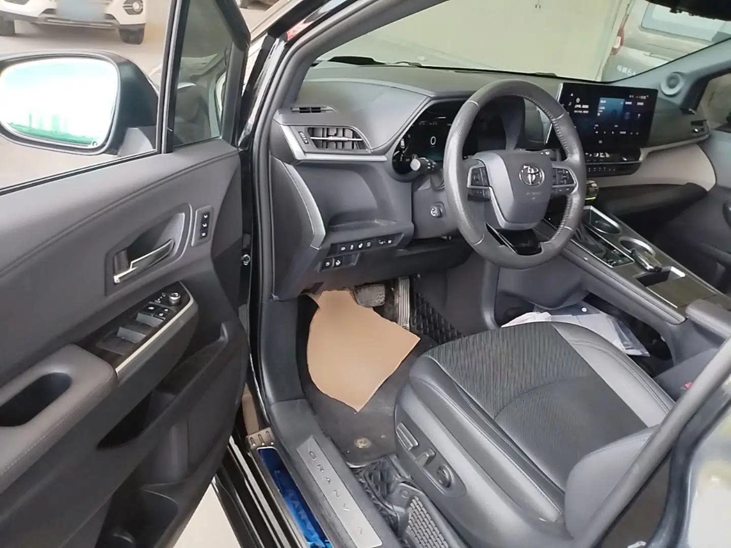 Toyota Granvia 2022 2.5L Hybrid Flagship Edition — миниатюра 18