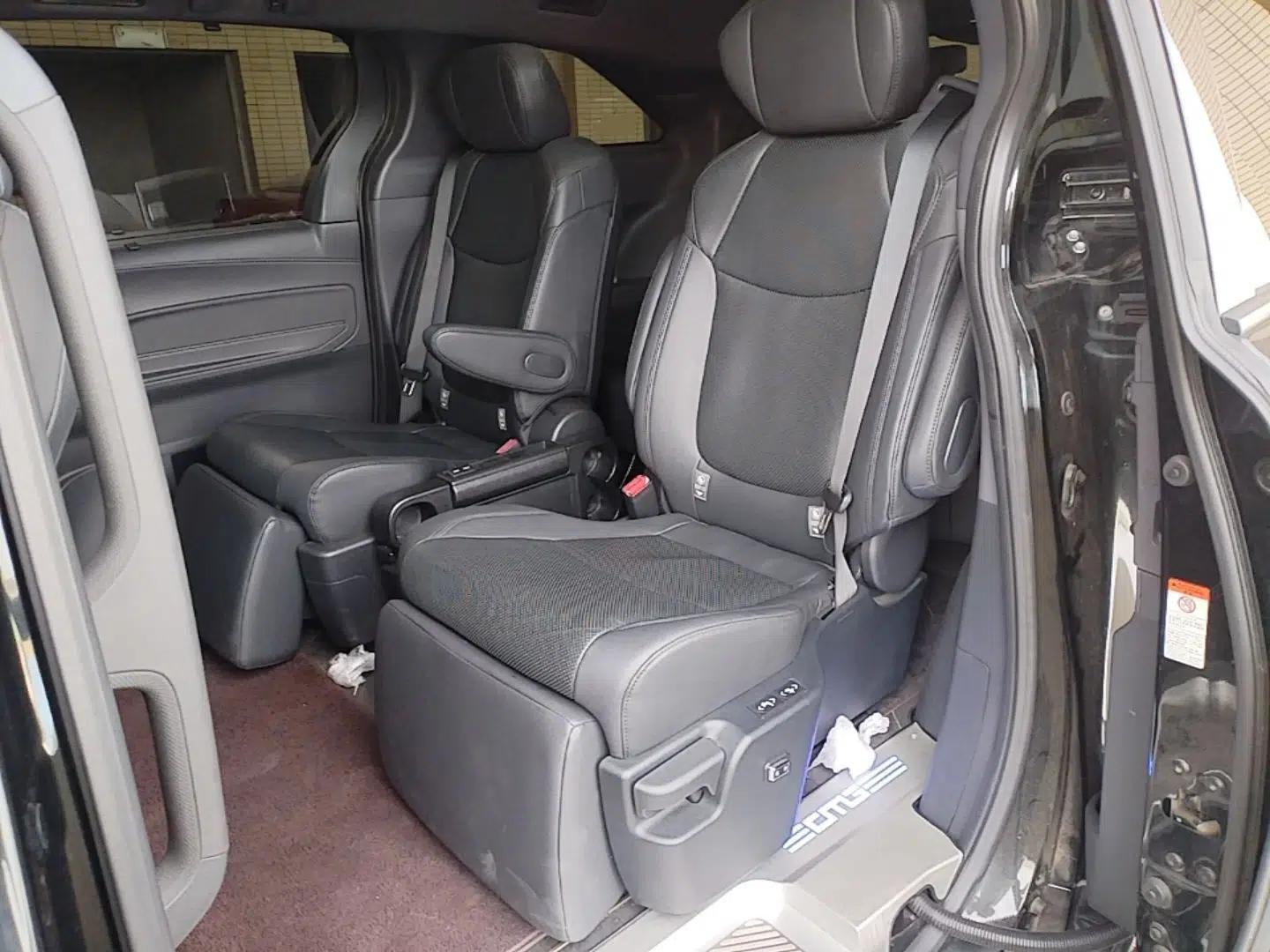 Toyota Granvia 2022 2.5L Hybrid Flagship Edition — миниатюра 20