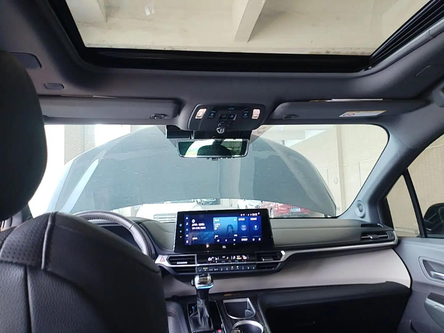 Toyota Granvia 2022 2.5L Hybrid Flagship Edition — миниатюра 21