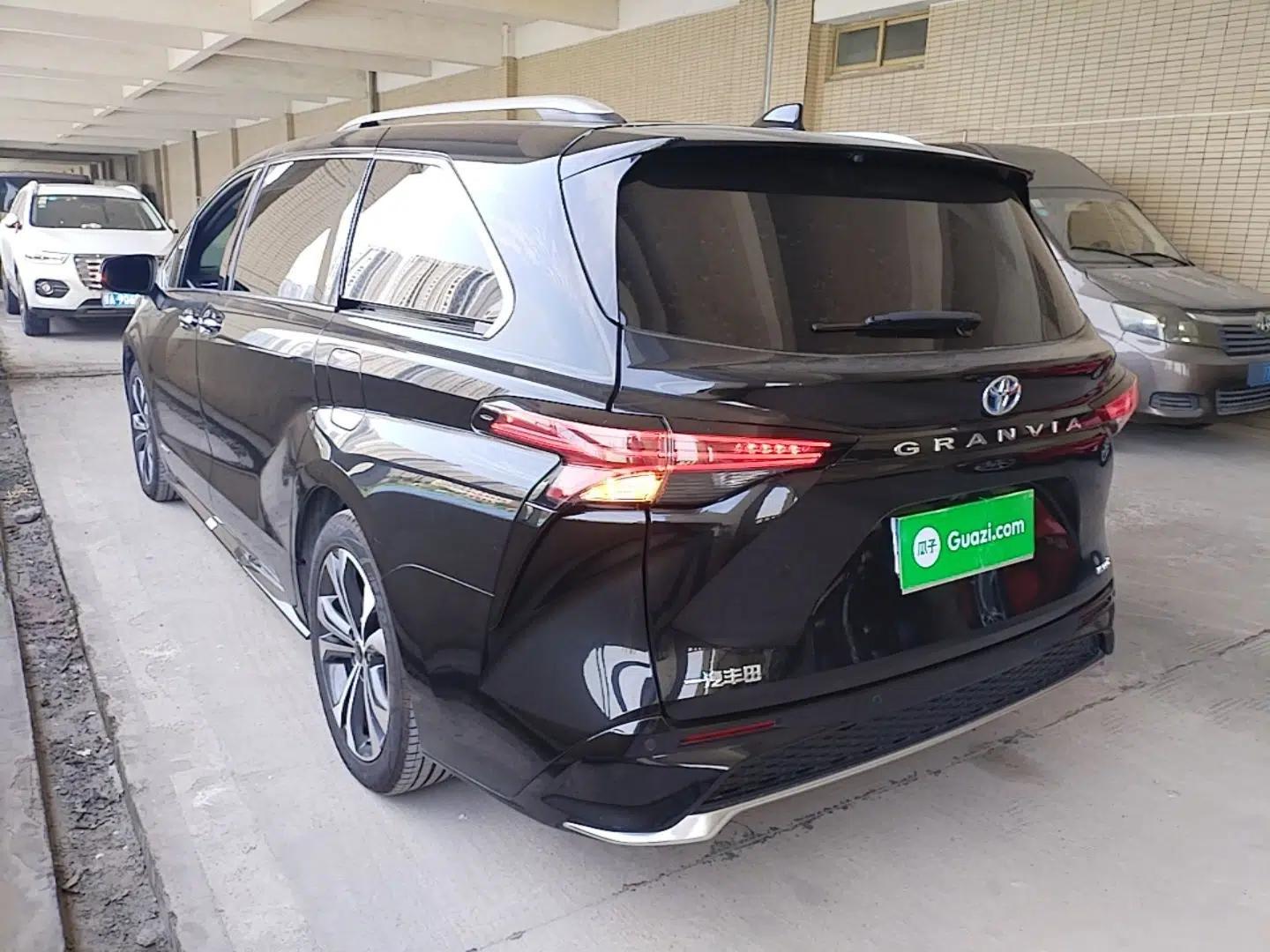 Toyota Granvia 2022 2.5L Hybrid Flagship Edition — миниатюра 4
