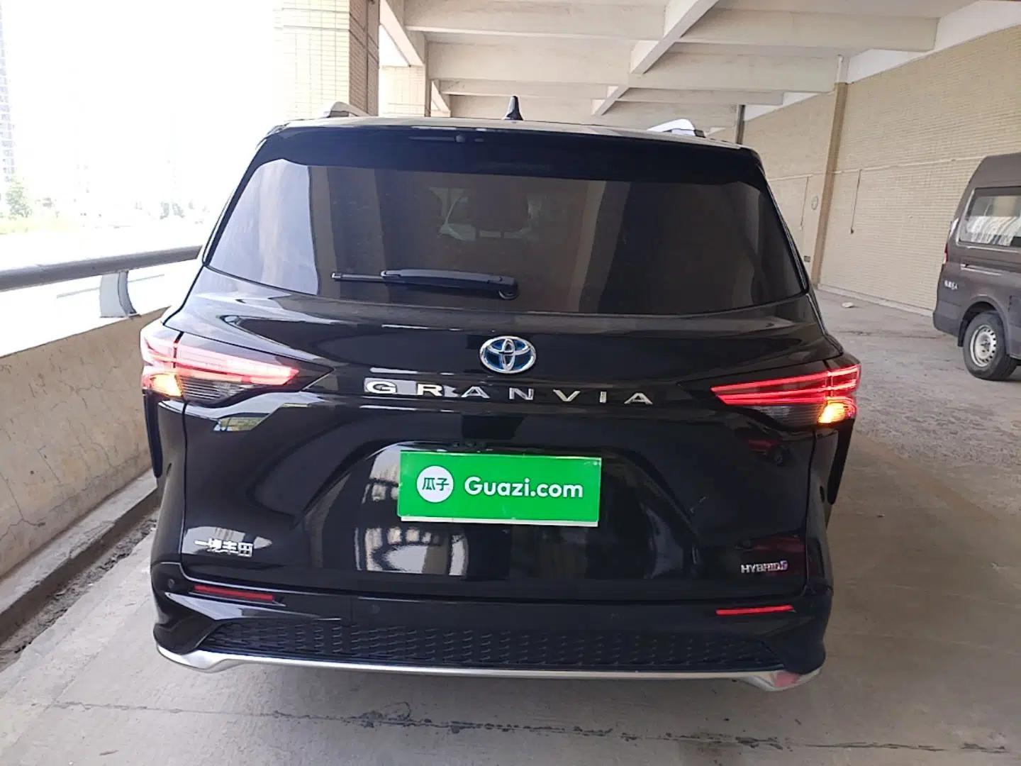 Toyota Granvia 2022 2.5L Hybrid Flagship Edition — миниатюра 5