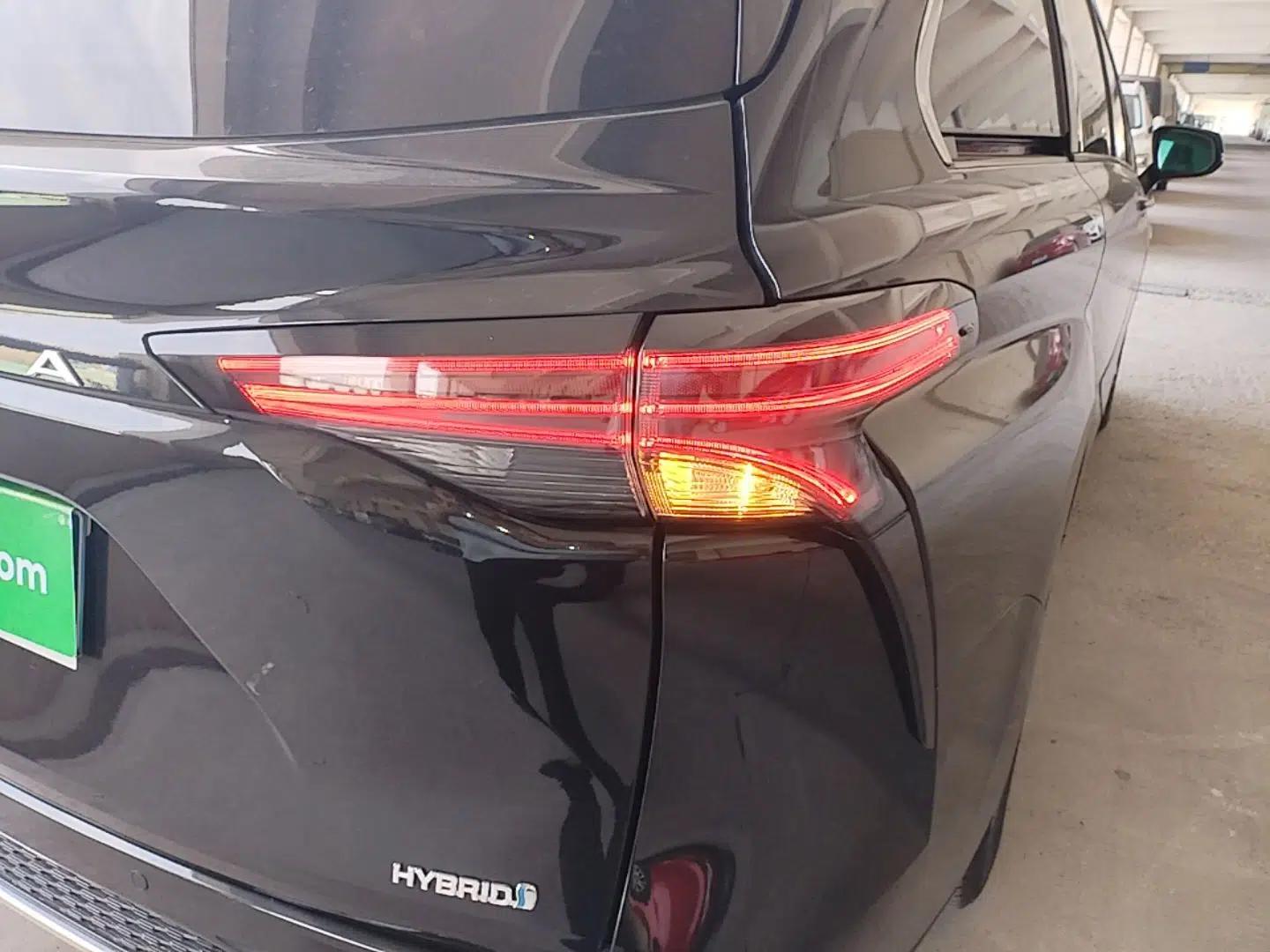 Toyota Granvia 2022 2.5L Hybrid Flagship Edition — миниатюра 9