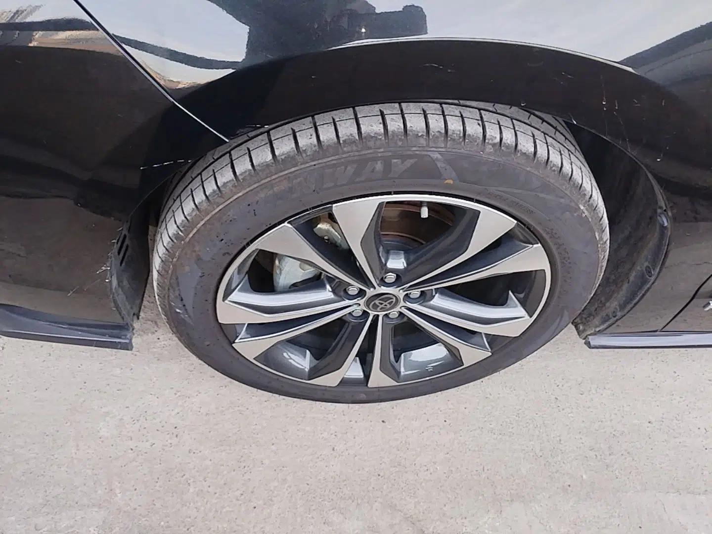 Toyota Granvia 2022 2.5L Hybrid Flagship Edition — миниатюра 10