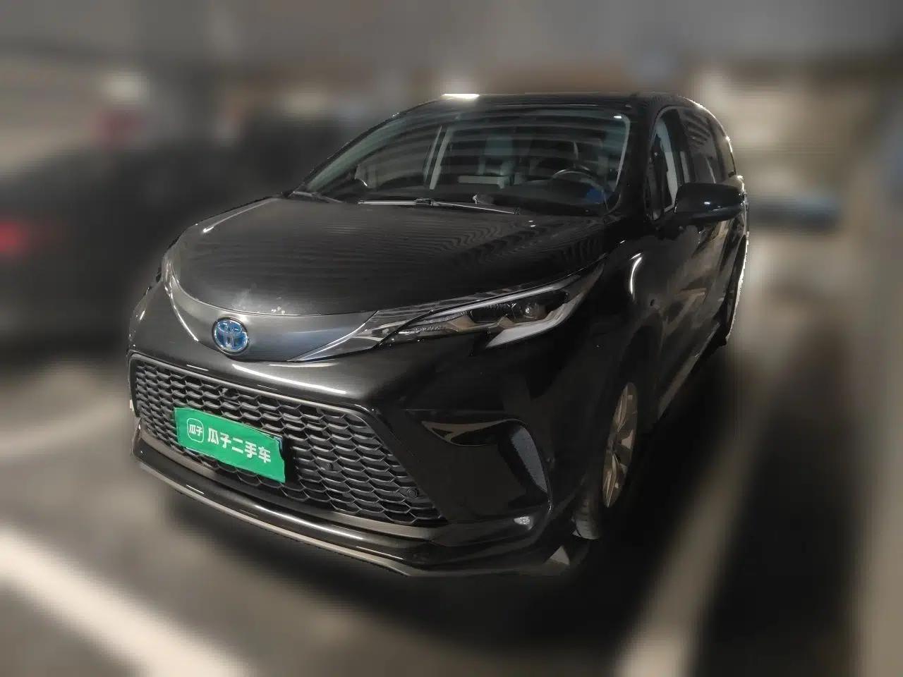 Toyota Granvia 2024 2.5L Hybrid Comfort Edition — миниатюра 1