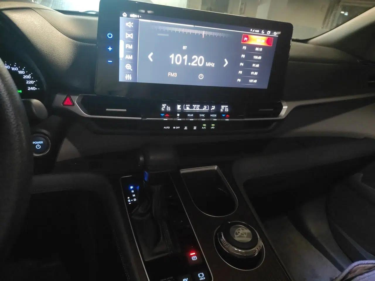 Toyota Granvia 2024 2.5L Hybrid Comfort Edition — миниатюра 13