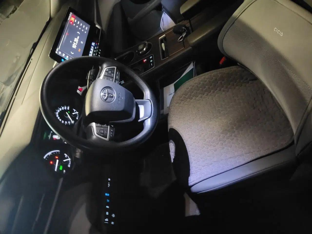 Toyota Granvia 2024 2.5L Hybrid Comfort Edition — миниатюра 15
