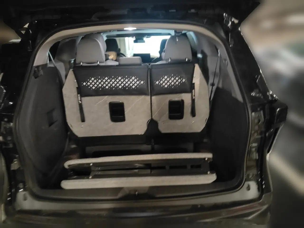 Toyota Granvia 2024 2.5L Hybrid Comfort Edition — миниатюра 19