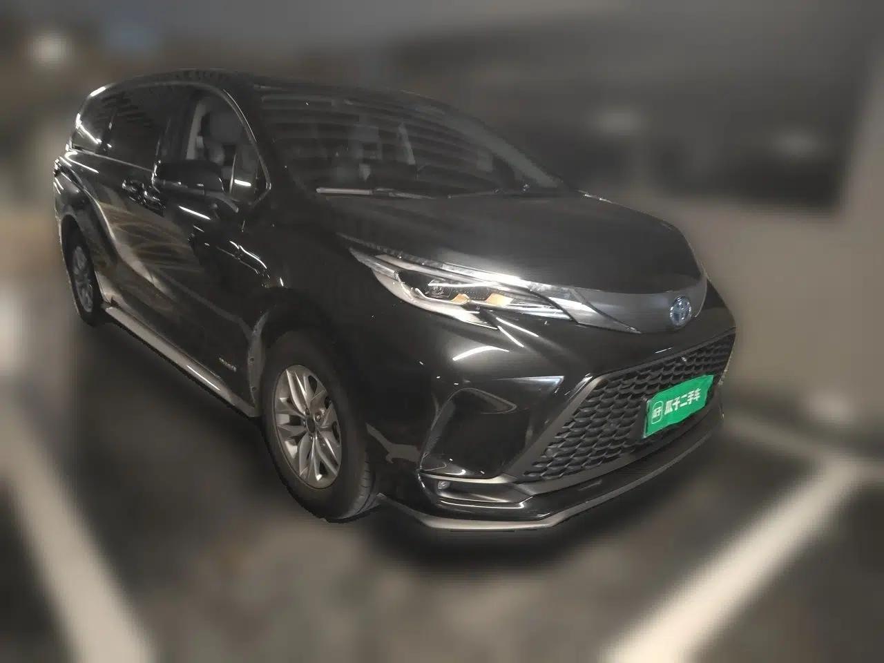 Toyota Granvia 2024 2.5L Hybrid Comfort Edition — миниатюра 3