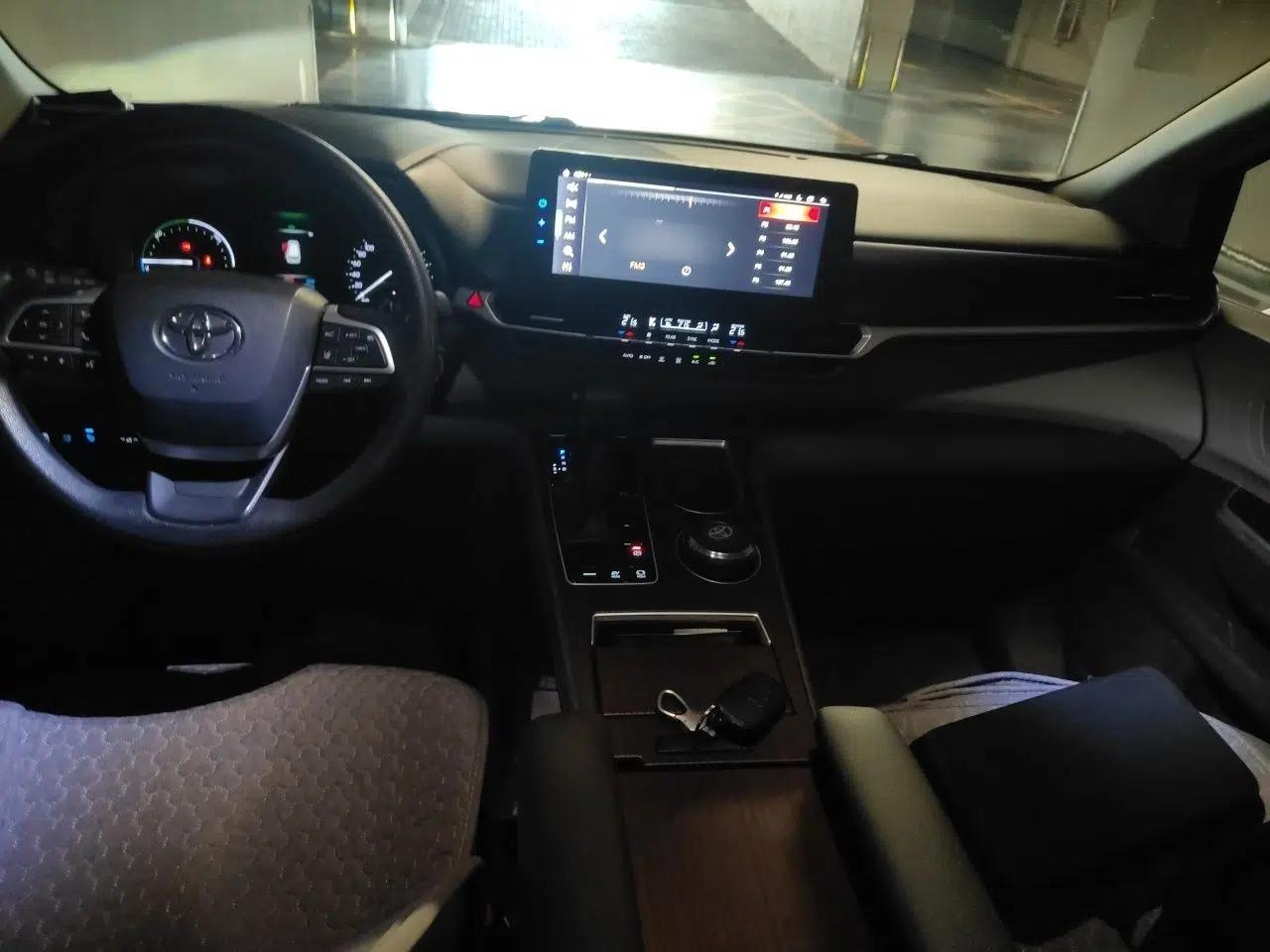 Toyota Granvia 2024 2.5L Hybrid Comfort Edition — миниатюра 9