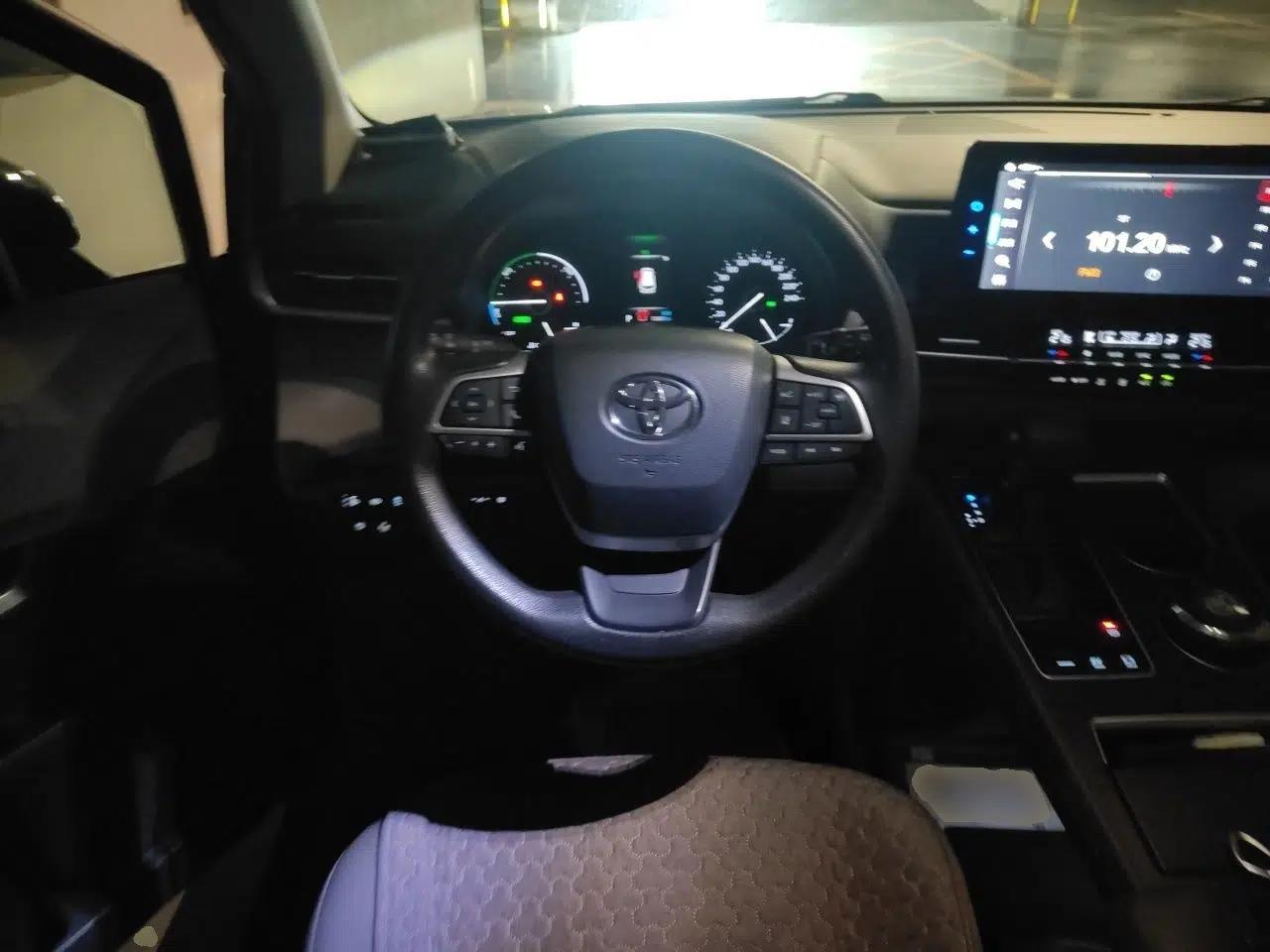 Toyota Granvia 2024 2.5L Hybrid Comfort Edition — миниатюра 10