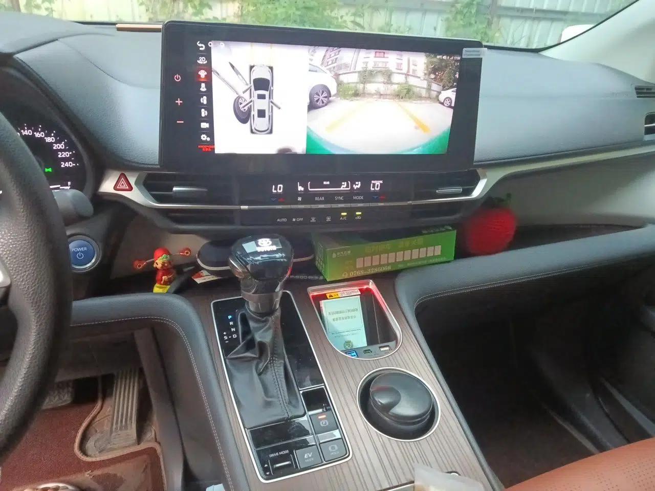Toyota Granvia 2023 2.5L Hybrid Comfort Edition — миниатюра 12