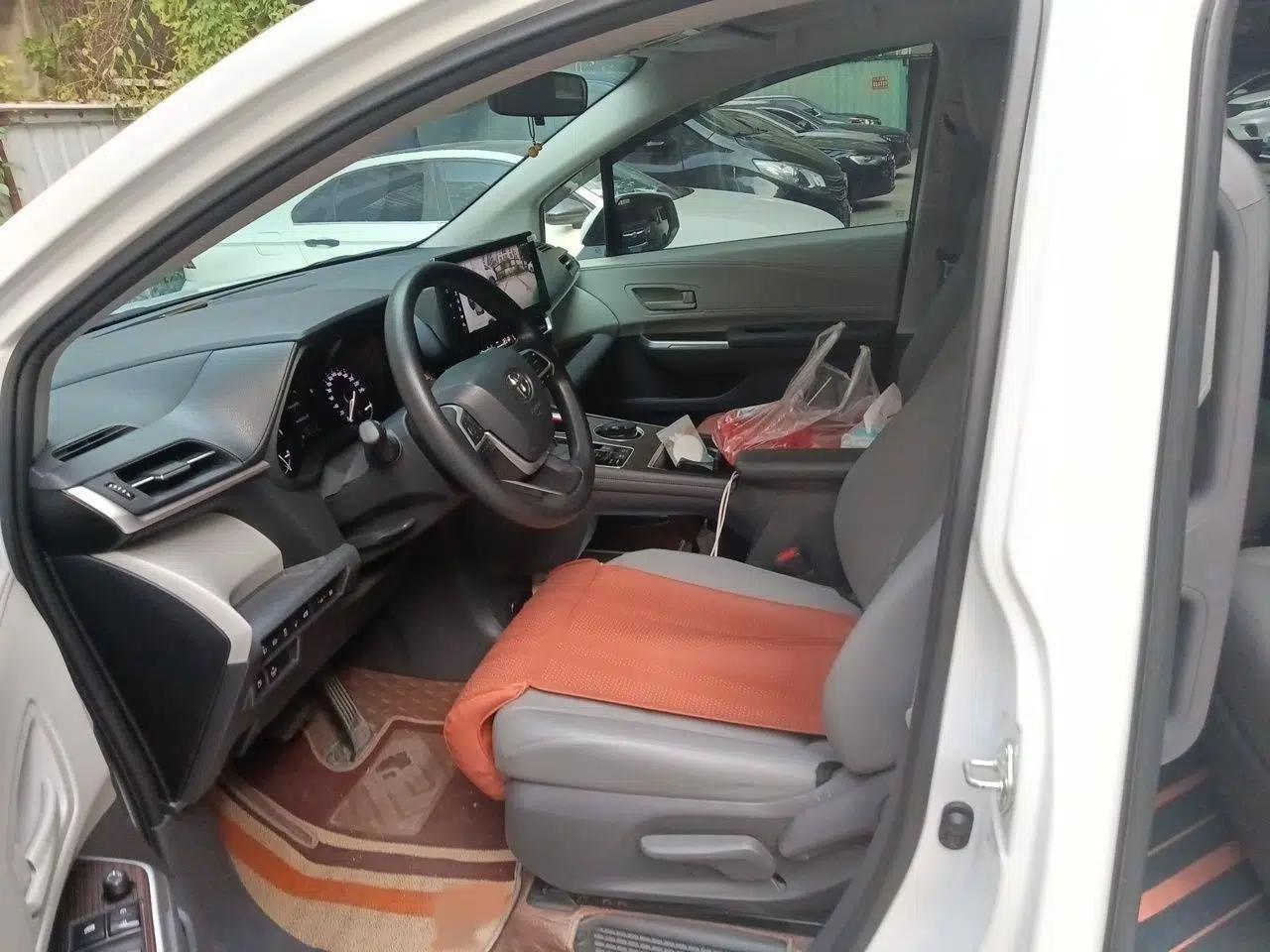 Toyota Granvia 2023 2.5L Hybrid Comfort Edition — миниатюра 14