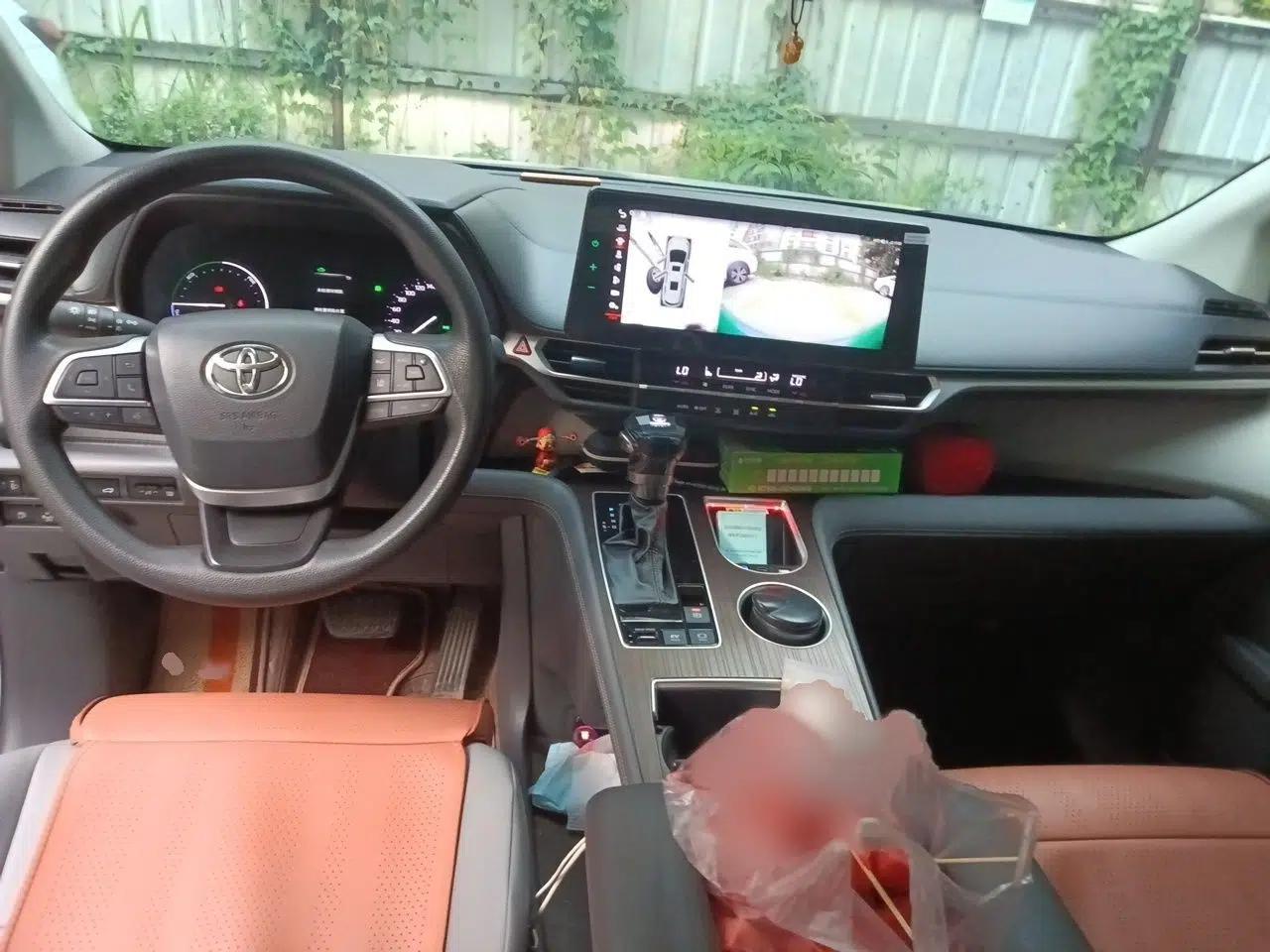 Toyota Granvia 2023 2.5L Hybrid Comfort Edition — миниатюра 18