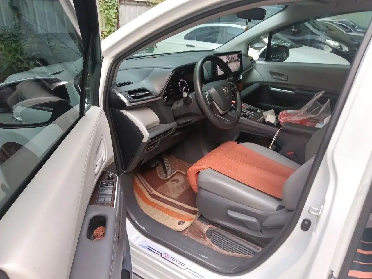 Toyota Granvia 2023 2.5L Hybrid Comfort Edition — миниатюра 19