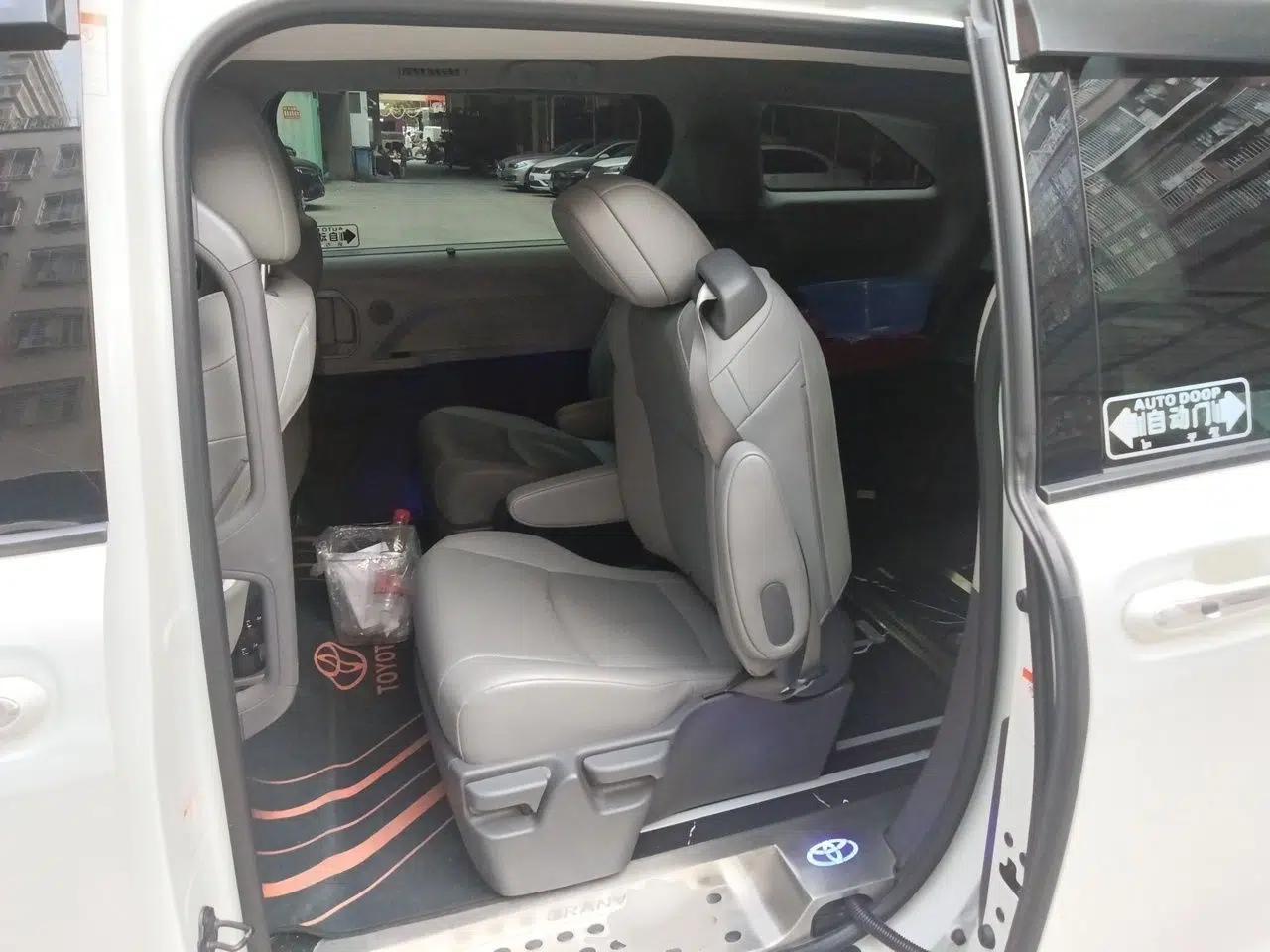 Toyota Granvia 2023 2.5L Hybrid Comfort Edition — миниатюра 20