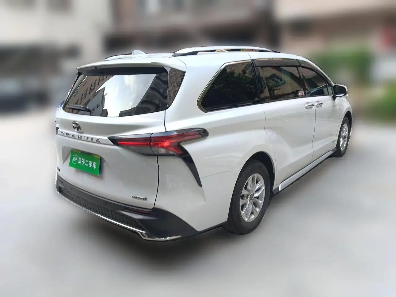 Toyota Granvia 2023 2.5L Hybrid Comfort Edition — миниатюра 6