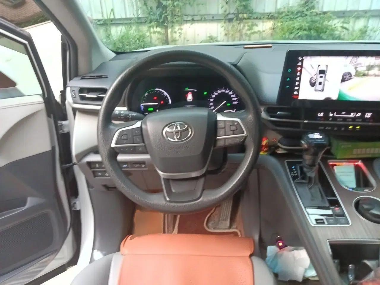 Toyota Granvia 2023 2.5L Hybrid Comfort Edition — миниатюра 9