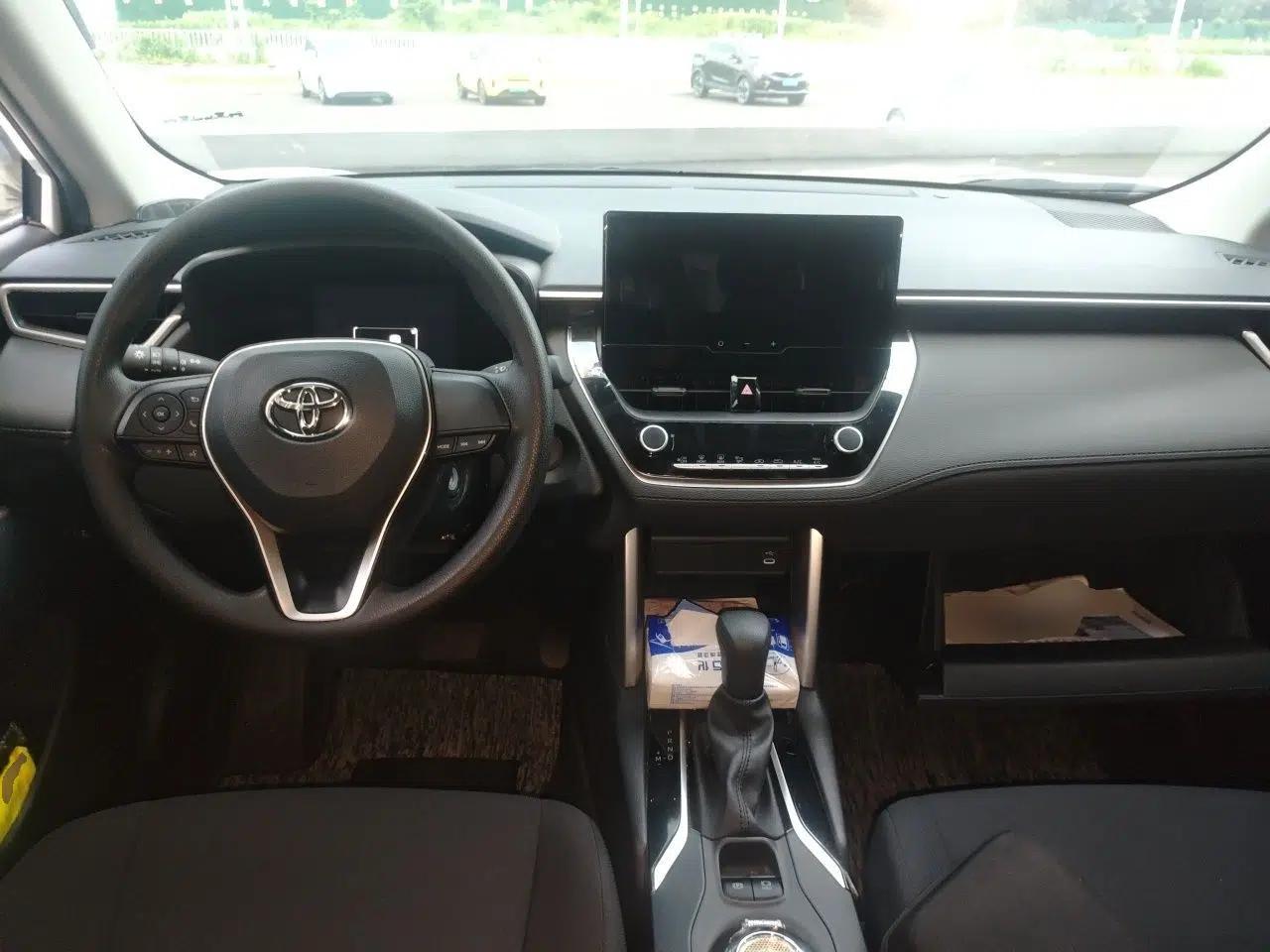 Toyota FRONTLANDER 2024 2.0L CVT Elite Edition — миниатюра 9