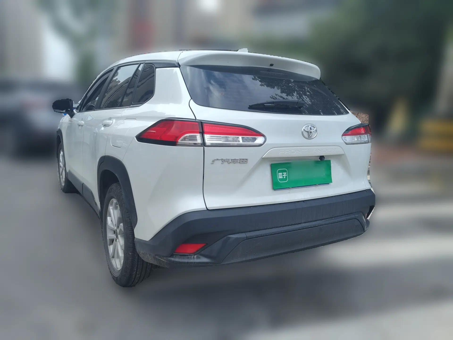 Toyota FRONTLANDER 2022 2.0L CVT Elite Edition — миниатюра 4