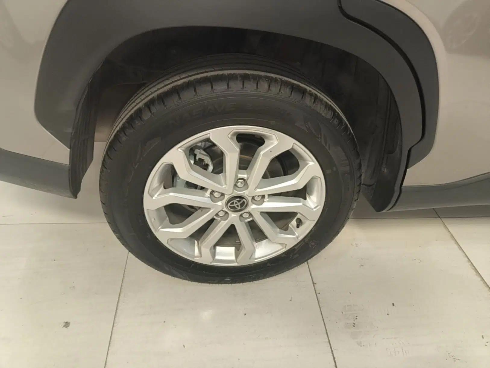 Toyota FRONTLANDER 2024 2.0L CVT Elite Plus Edition — миниатюра 16