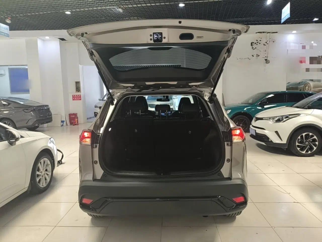 Toyota FRONTLANDER 2024 2.0L CVT Elite Plus Edition — миниатюра 27