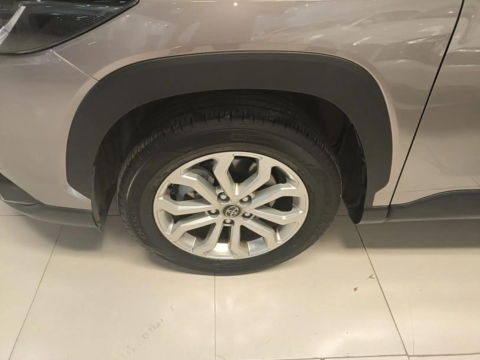Toyota FRONTLANDER 2024 2.0L CVT Elite Plus Edition — миниатюра 10