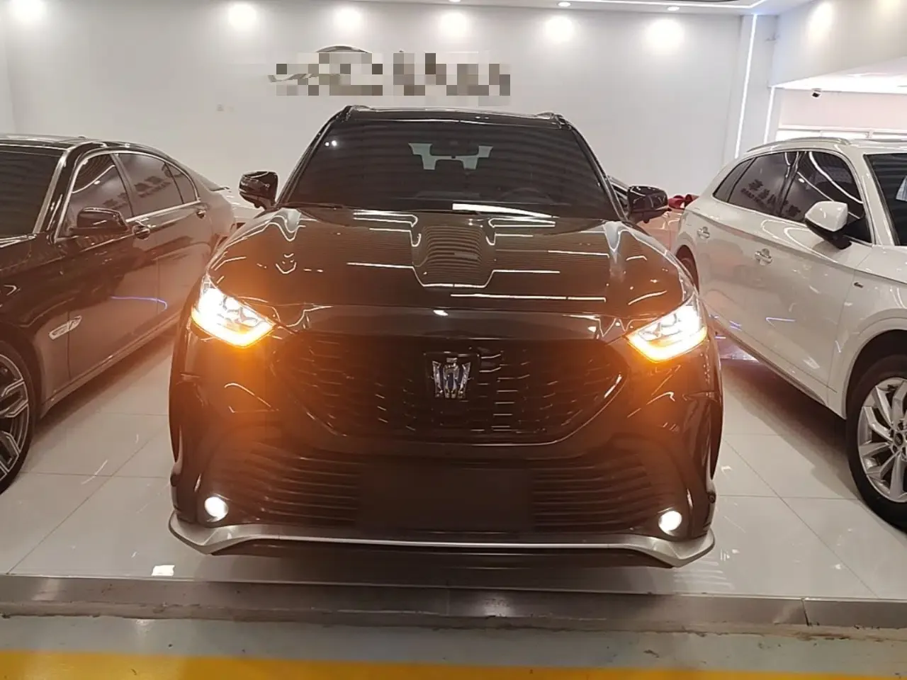 Toyota Crown Kluger 2023 2.5L HEV Four-Wheel Drive Luxury Edition — миниатюра 2