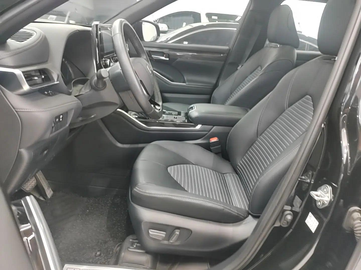 Toyota Crown Kluger 2023 2.5L HEV Four-Wheel Drive Luxury Edition — миниатюра 22