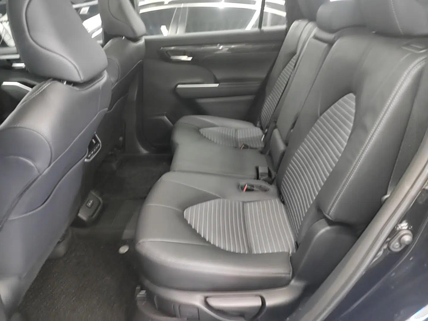 Toyota Crown Kluger 2023 2.5L HEV Four-Wheel Drive Luxury Edition — миниатюра 25