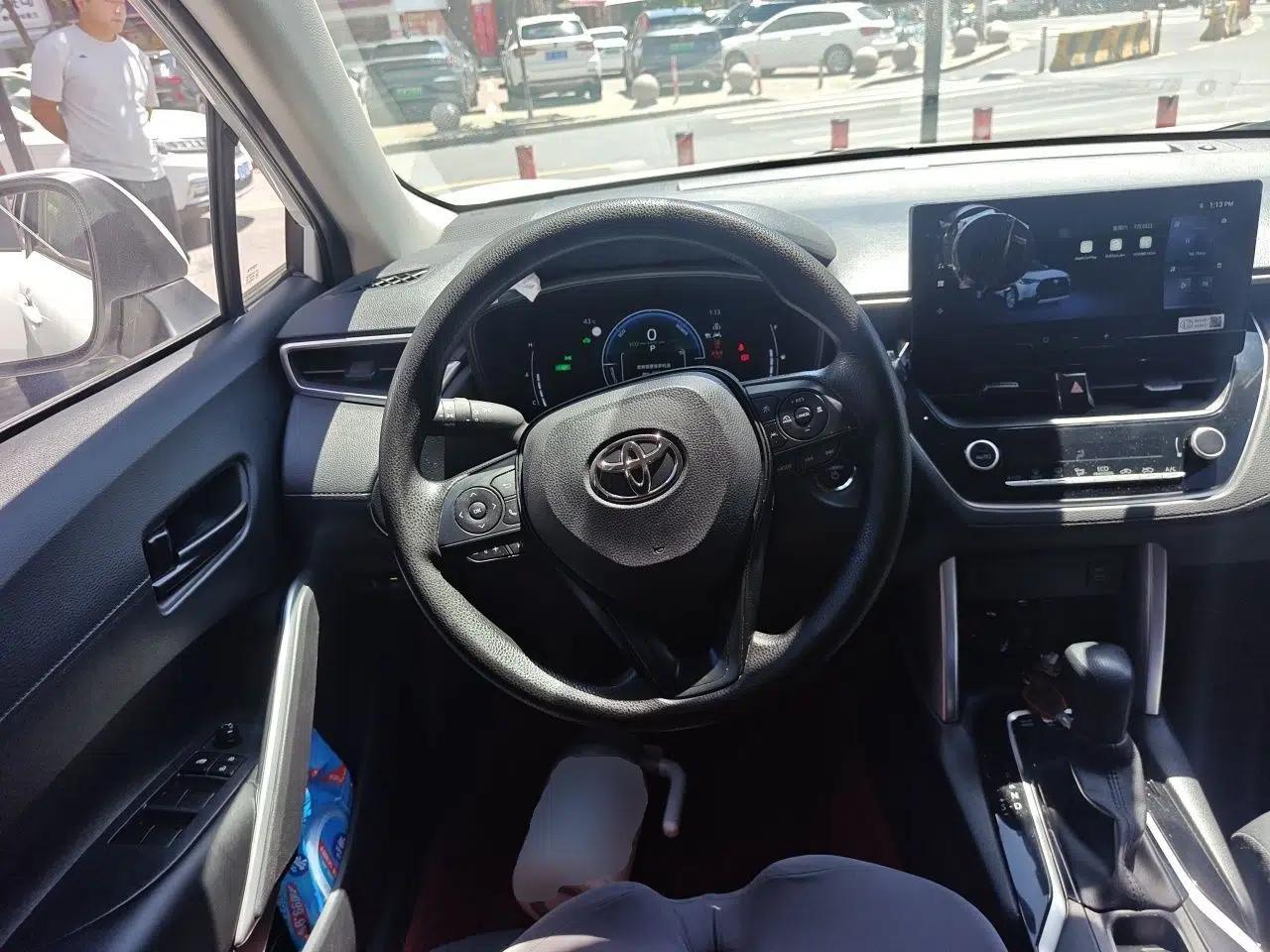 Toyota Corolla Cross 2024 2.0L Smart Electric Hybrid Dual-Engine Pioneer Edition — миниатюра 10