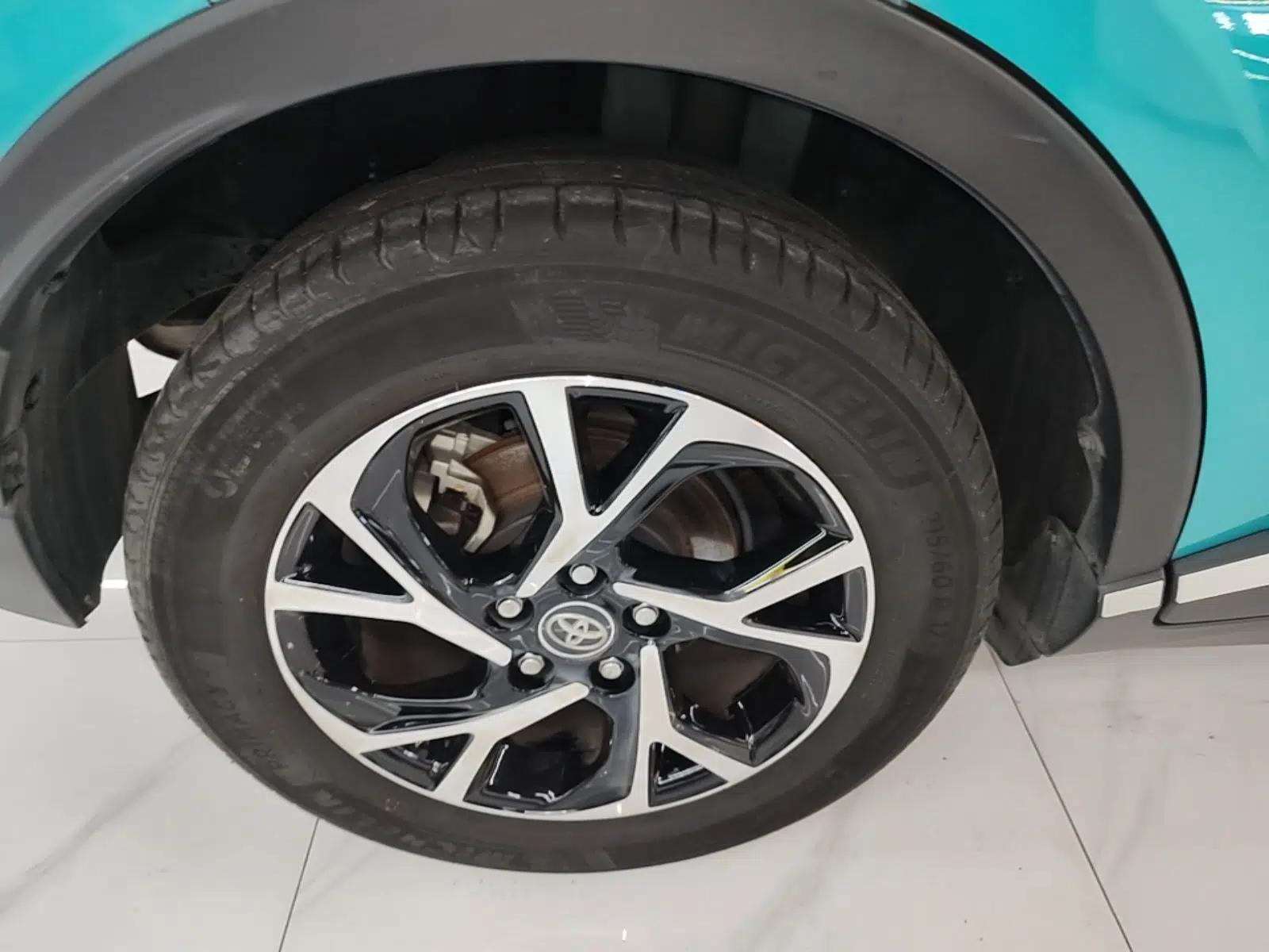 Toyota C-HR 2020 2.0L Luxury Edition — миниатюра 11