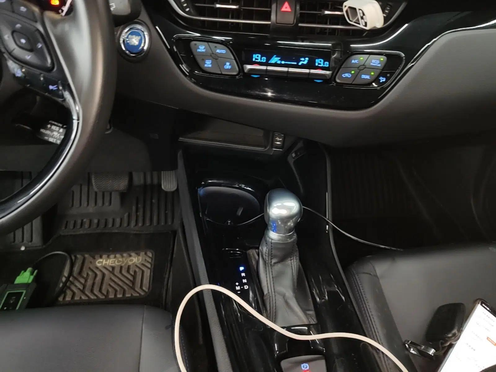Toyota C-HR 2020 2.0L Luxury Edition — миниатюра 16