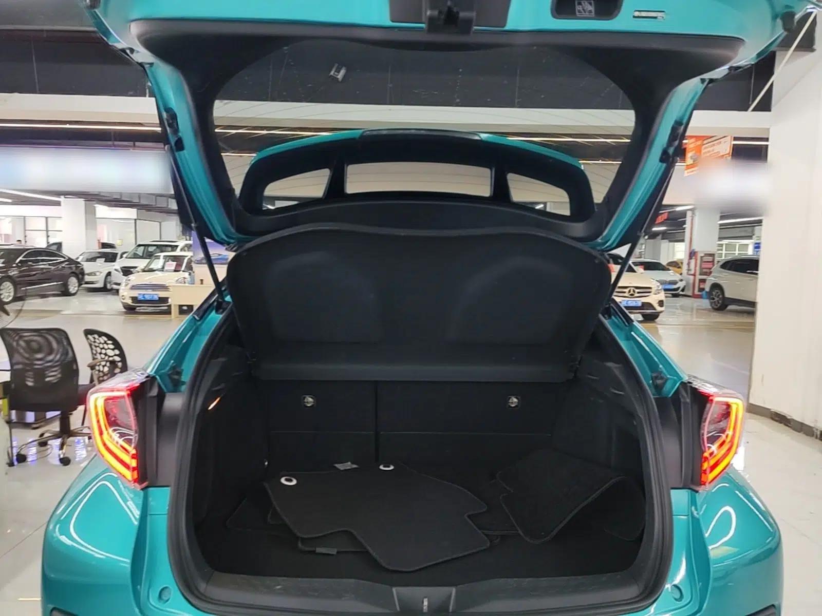 Toyota C-HR 2020 2.0L Luxury Edition — миниатюра 22