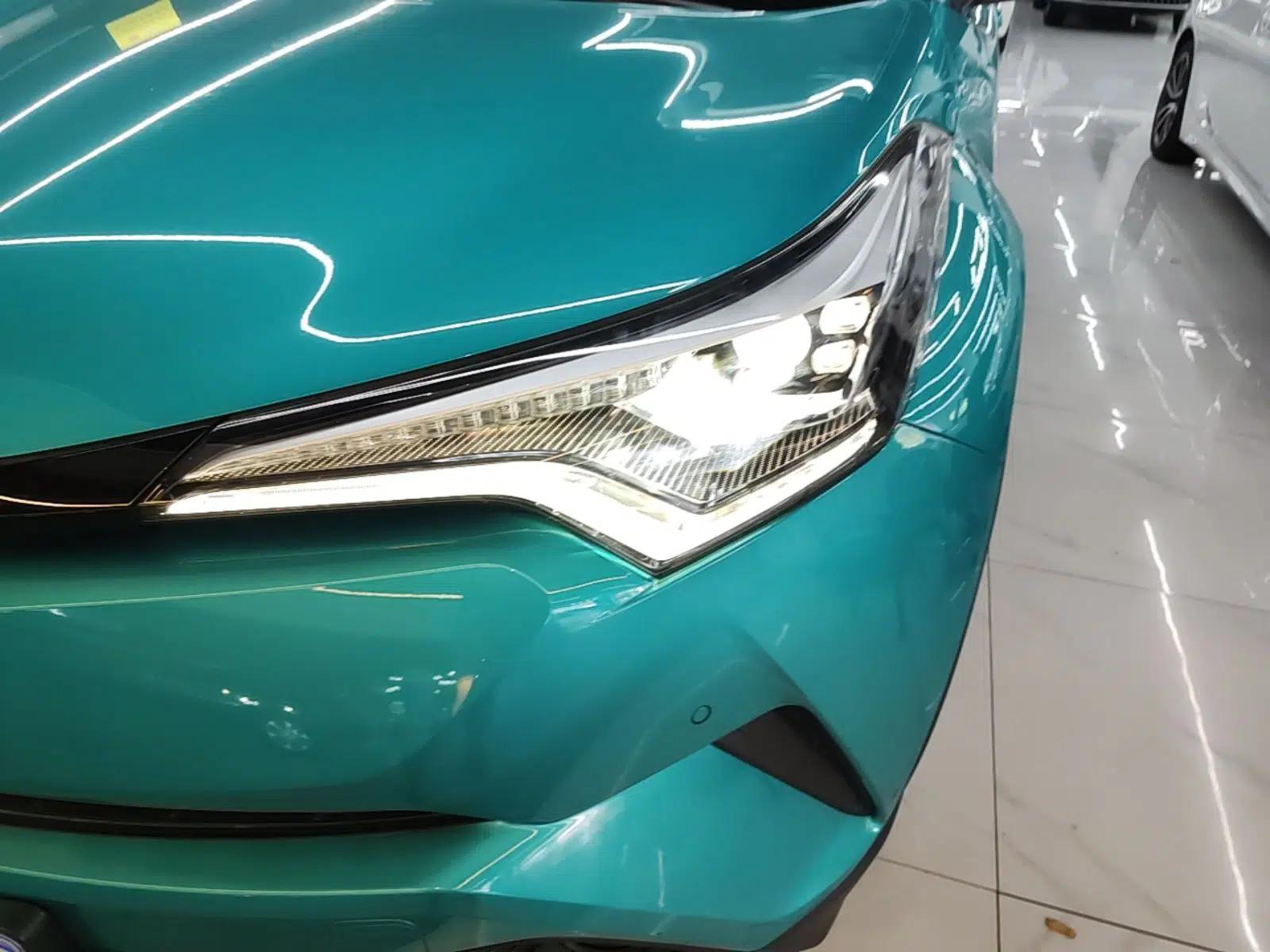 Toyota C-HR 2020 2.0L Luxury Edition — миниатюра 8