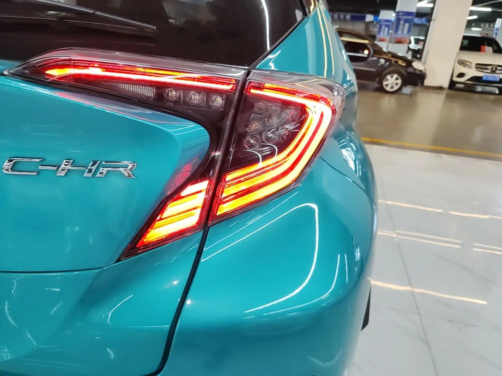 Toyota C-HR 2020 2.0L Luxury Edition — миниатюра 9