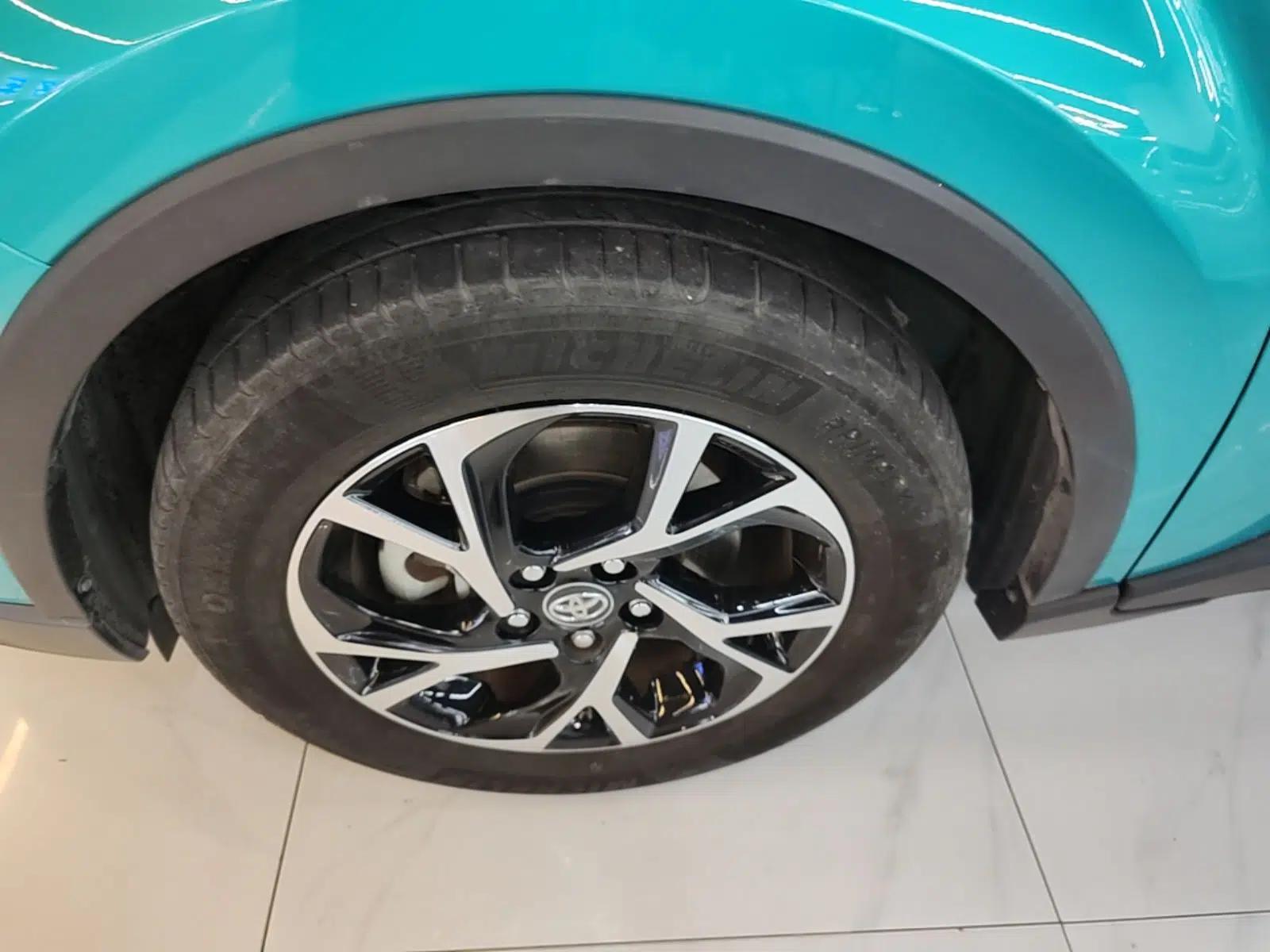 Toyota C-HR 2020 2.0L Luxury Edition — миниатюра 10