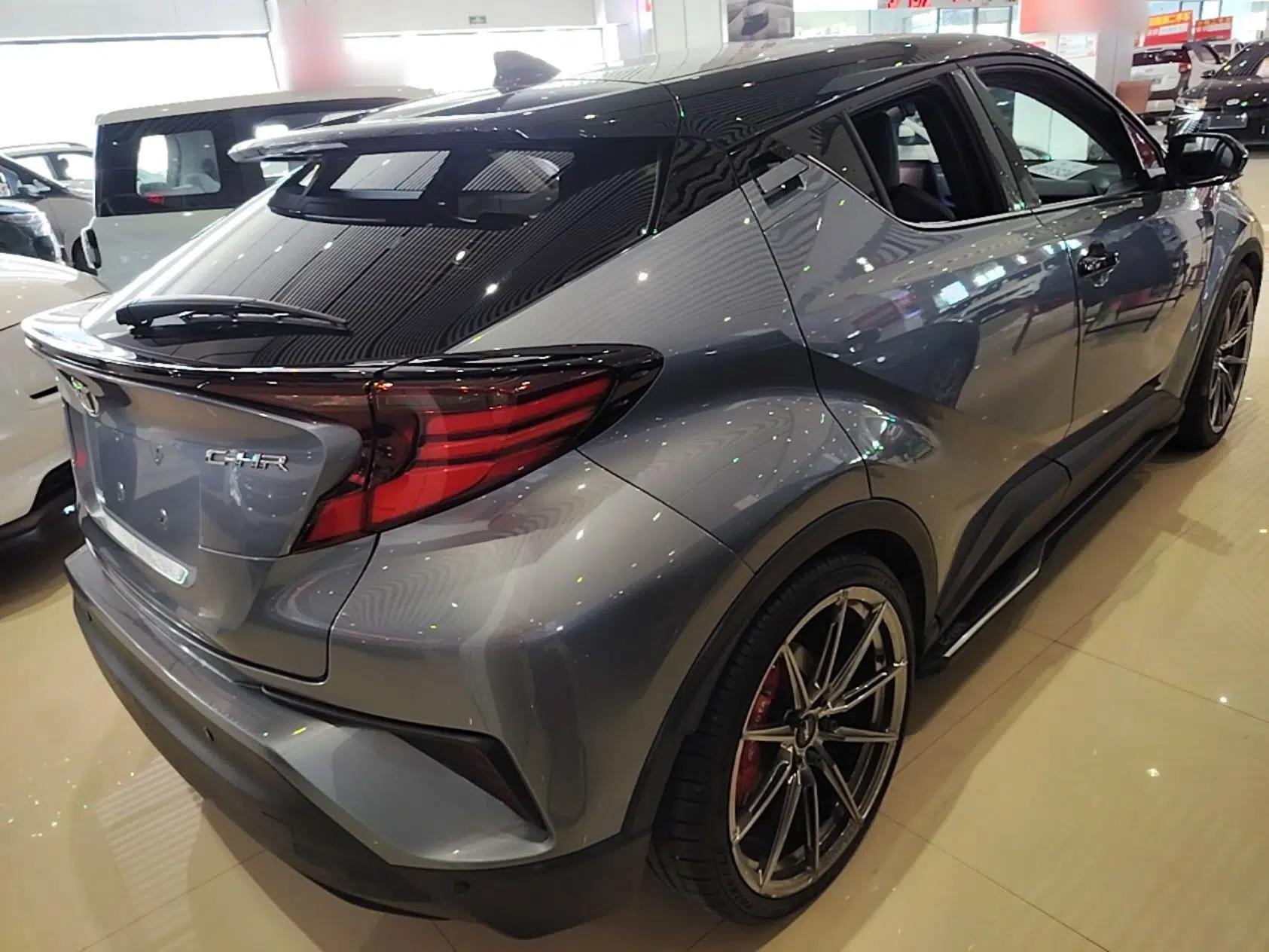 Toyota C-HR 2021 2.0L Luxury Edition — миниатюра 6