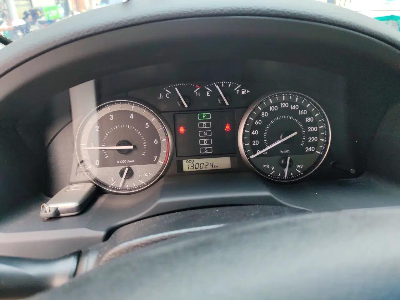 Toyota Land Cruiser Automatic all‑wheel drive, 4.0L, 8 seats, parallel import — миниатюра 11