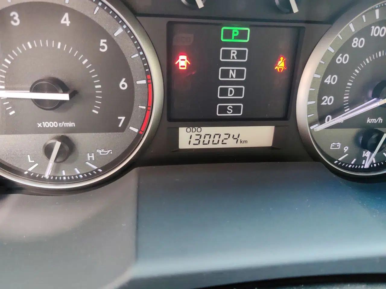 Toyota Land Cruiser Automatic all‑wheel drive, 4.0L, 8 seats, parallel import — миниатюра 12