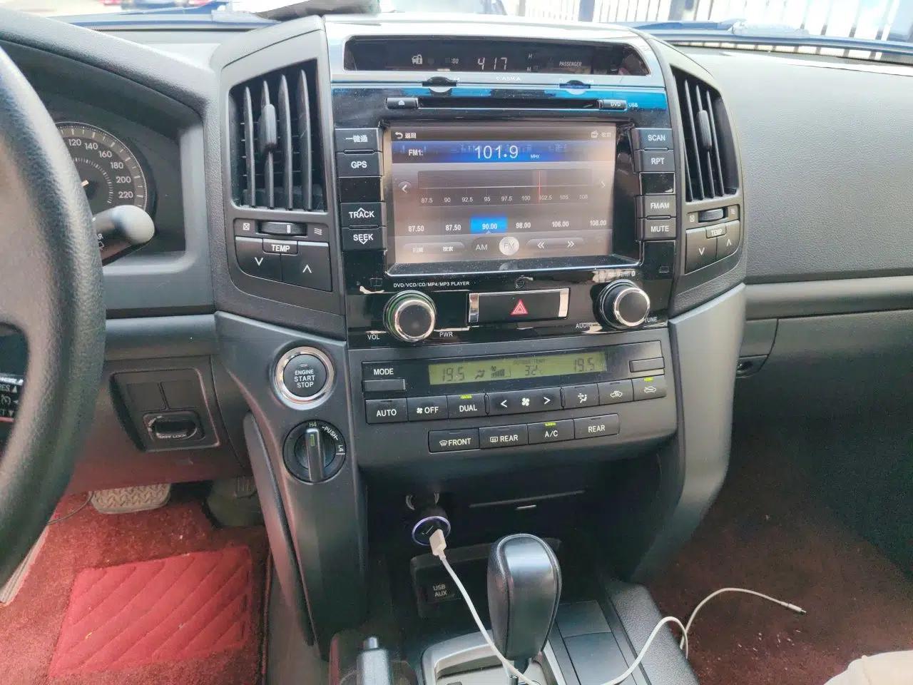 Toyota Land Cruiser Automatic all‑wheel drive, 4.0L, 8 seats, parallel import — миниатюра 13