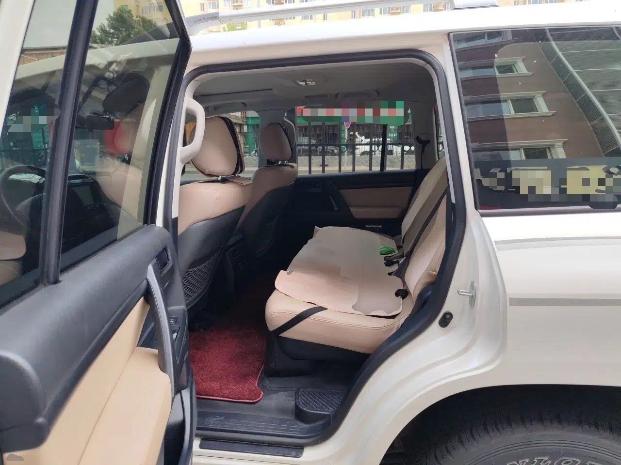 Toyota Land Cruiser Automatic all‑wheel drive, 4.0L, 8 seats, parallel import — миниатюра 17
